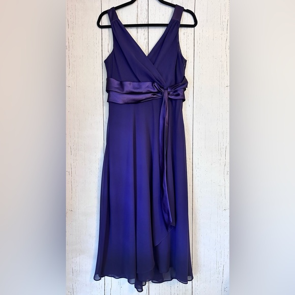 Evan Picone  A-line Sleeveless Dress Grape Mist Sleeveless Satin Size 12 - Picture 6 of 10
